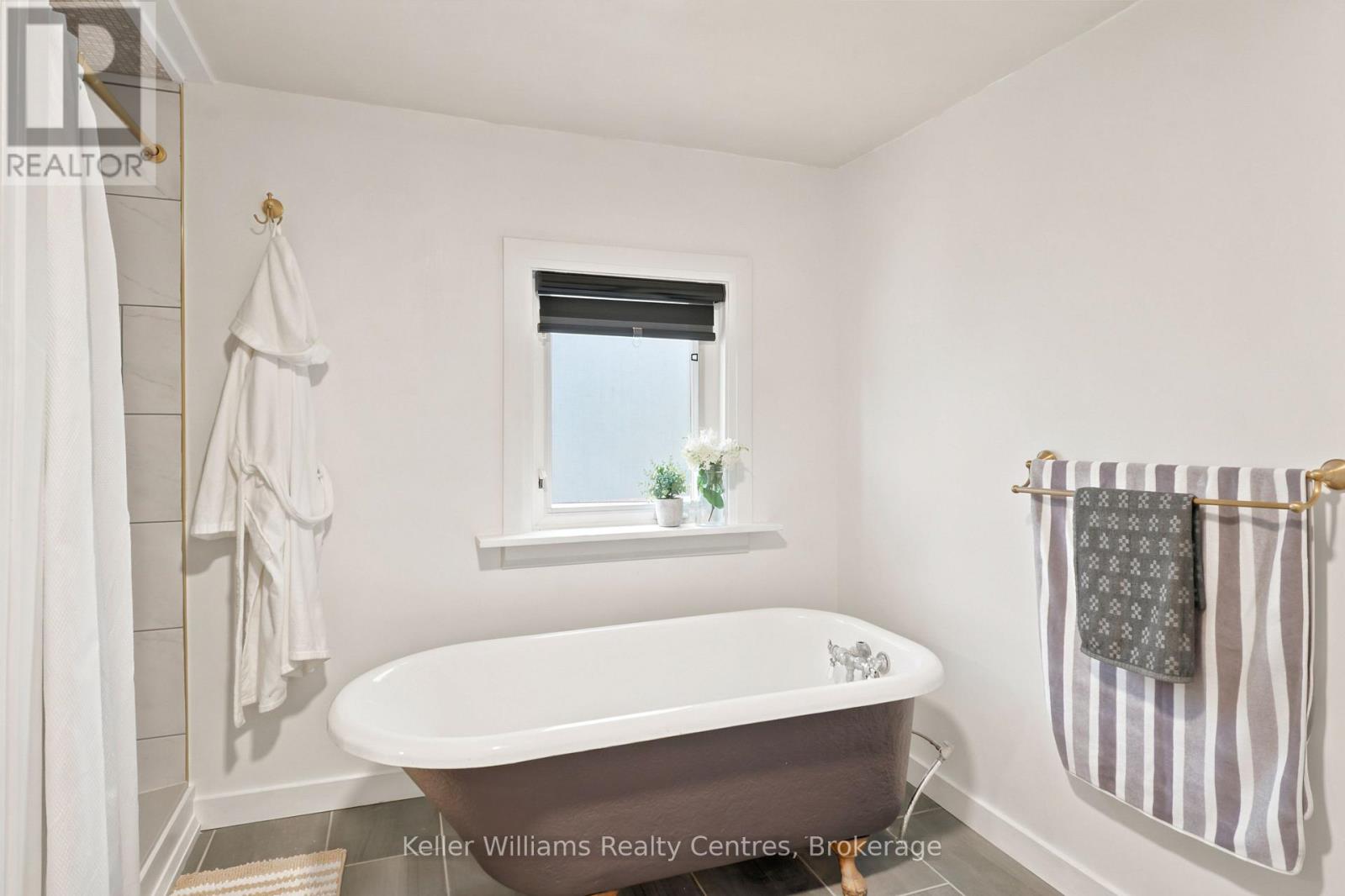 Bathroom with freestanding clawfoot soaker tub