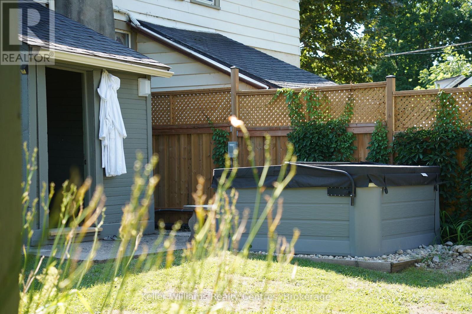 Hot tub beside the fence in the private backyard